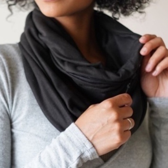 Beyond Yoga Infinity Scarf Black Pocket One Size - Picture 7 of 7